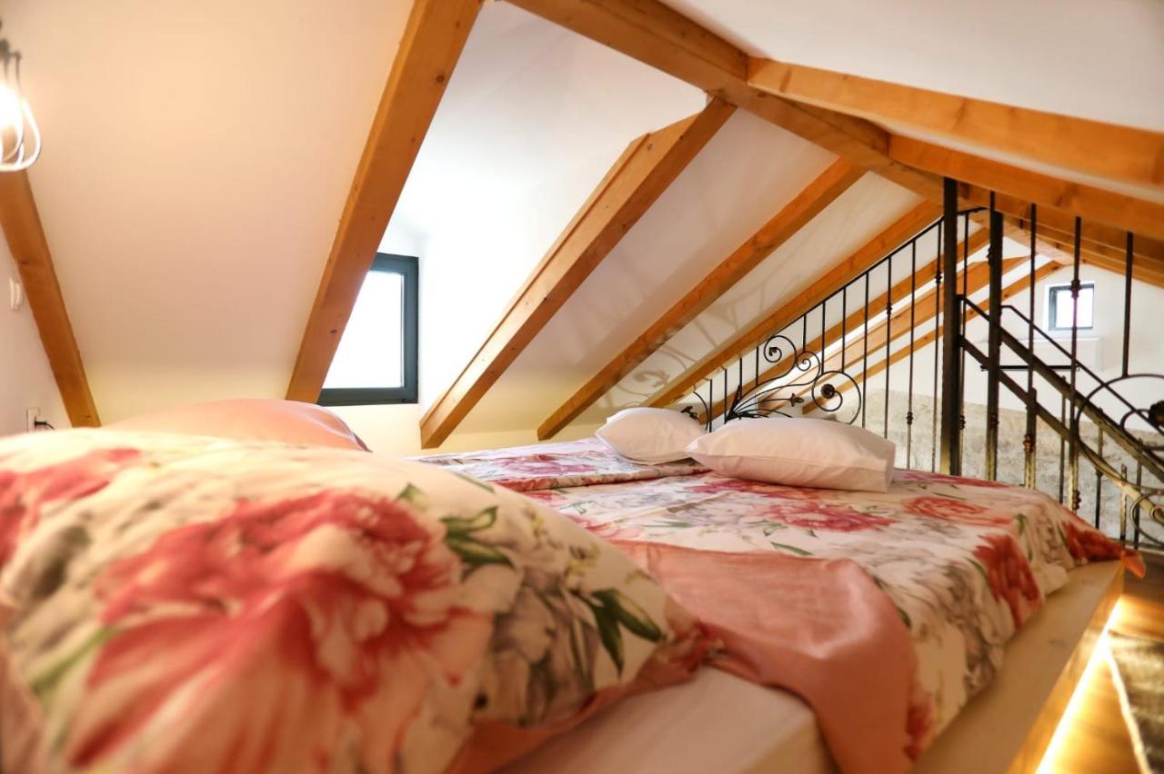 Studio Apartman Mihaella คาชเตลา ภายนอก รูปภาพ