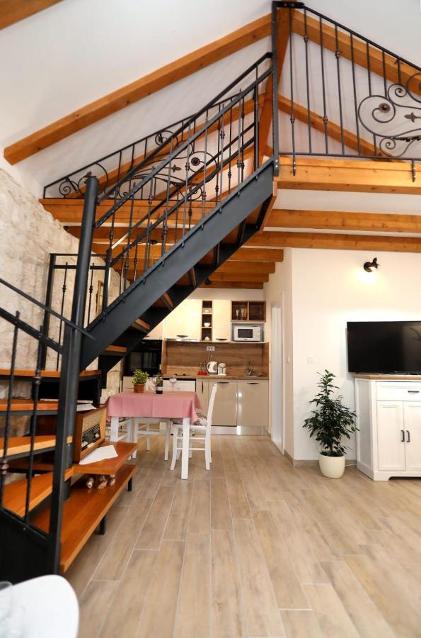 Studio Apartman Mihaella คาชเตลา ภายนอก รูปภาพ