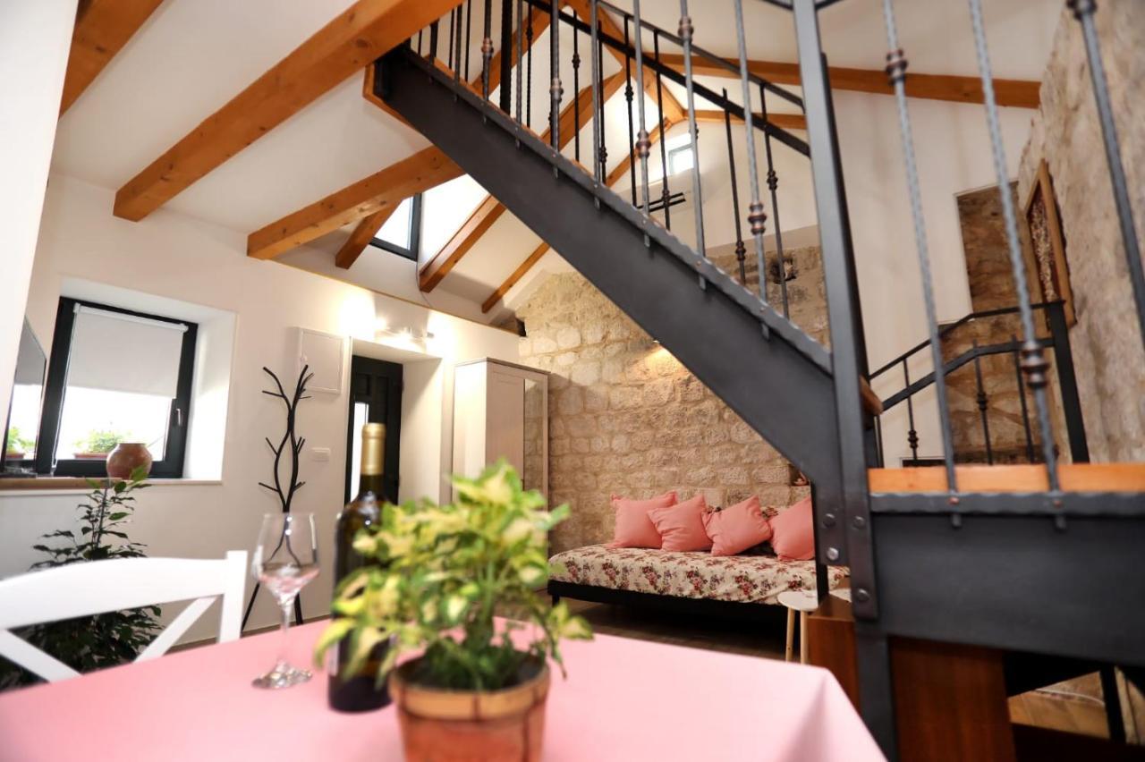 Studio Apartman Mihaella คาชเตลา ภายนอก รูปภาพ