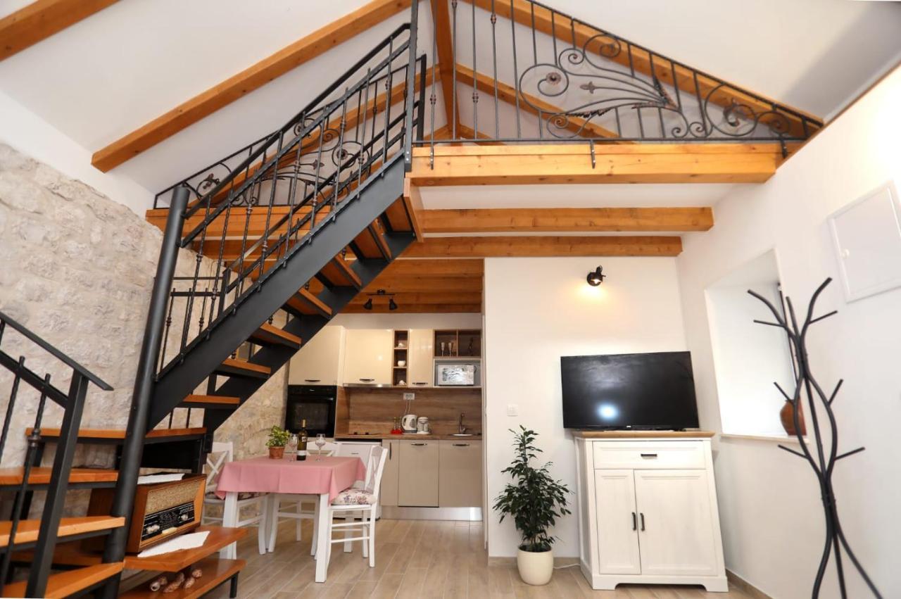 Studio Apartman Mihaella คาชเตลา ภายนอก รูปภาพ
