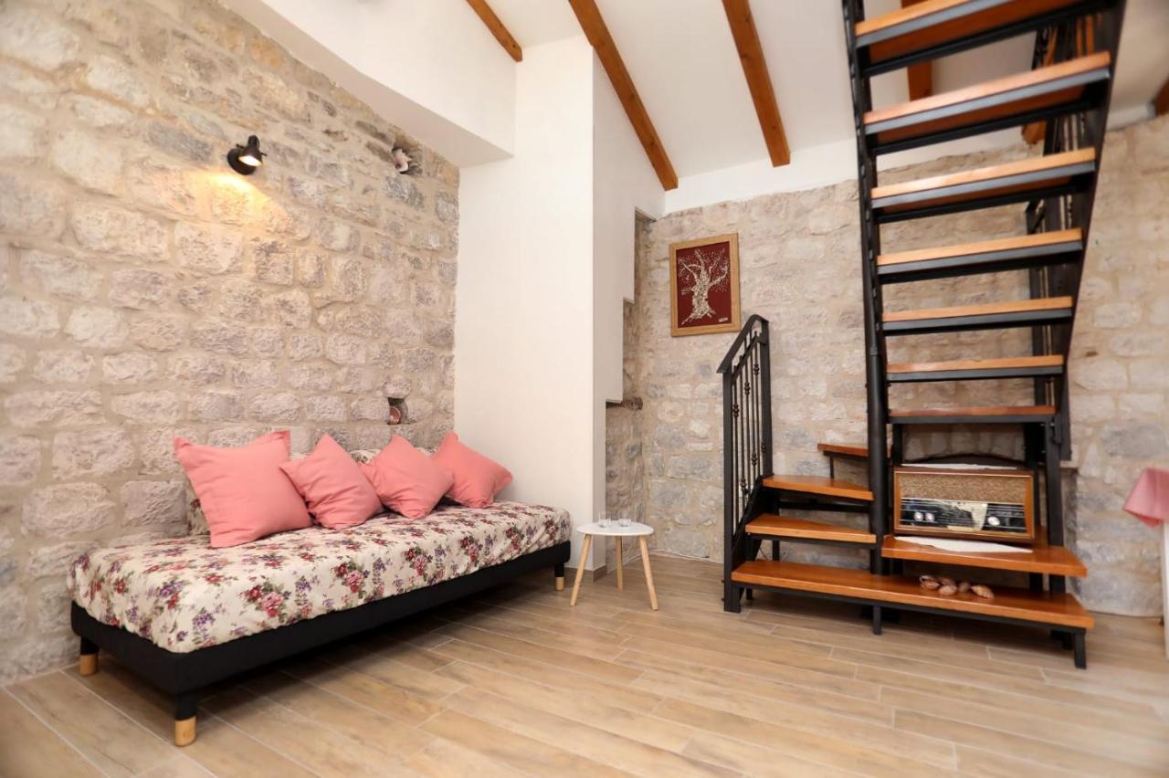 Studio Apartman Mihaella คาชเตลา ภายนอก รูปภาพ